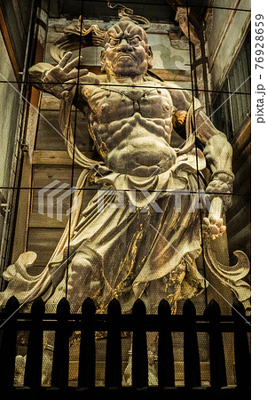 木造仁王像（阿形または金剛力士像の一部）